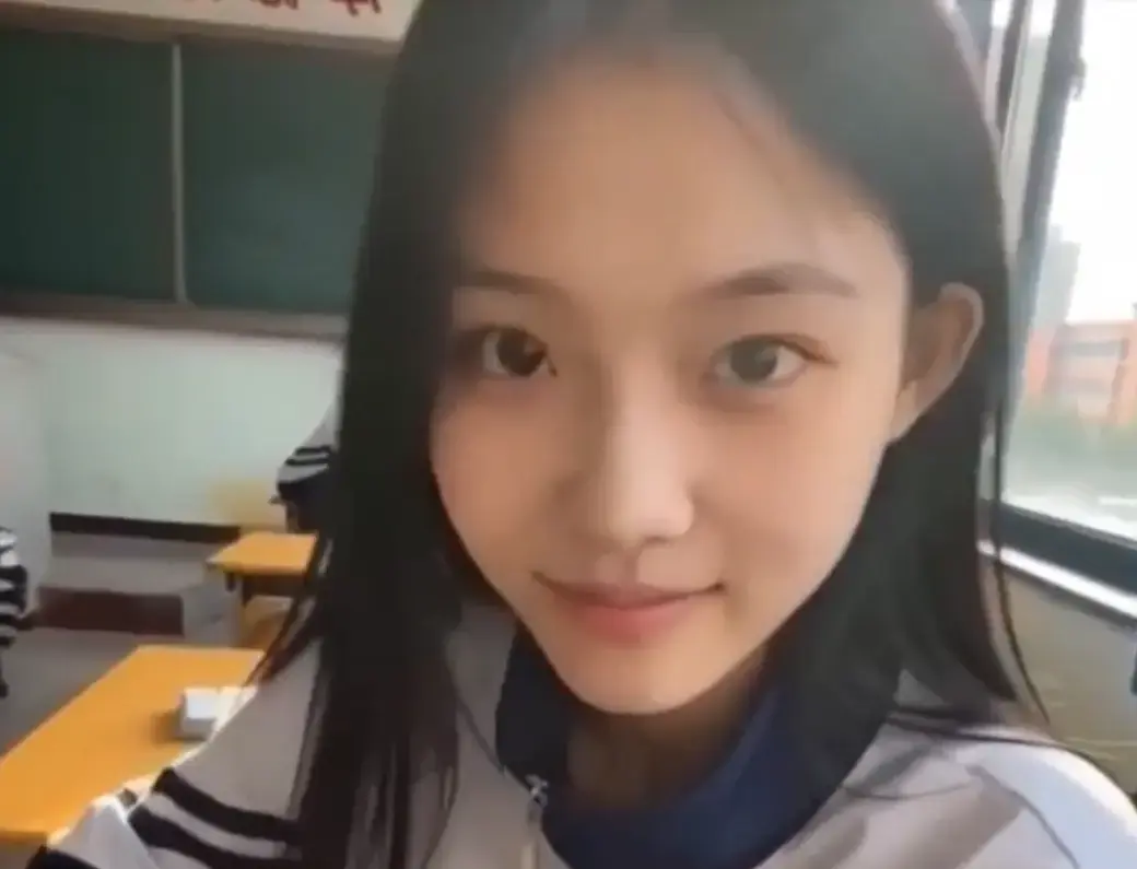《我的十八岁女友》无删减全集在线观看-黄果AI短剧高甜治愈结局太甜-4K蓝光画质免费播放